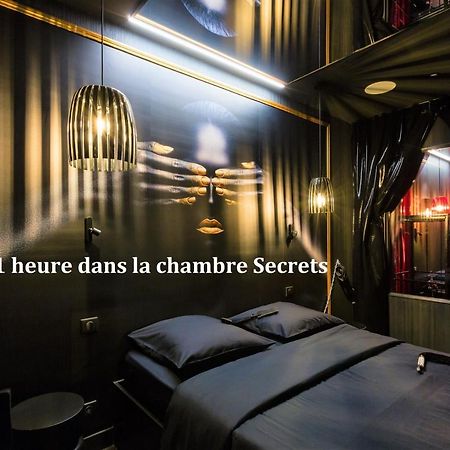 Love Hotel Avec Nuit Insolite Au Dandy Et Jacuzzi Privatise (Adults Only) Paris Exterior photo
